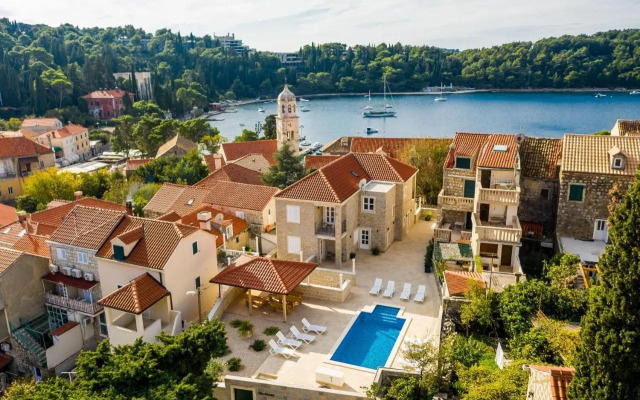 Residence & Pool Villa Schwarz Suites