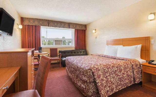 Travelodge by Wyndham Edmonton East