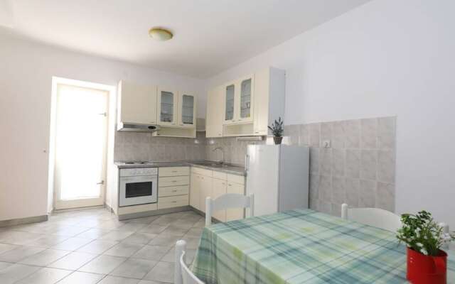 Comfortable Apartment With Terrace Near the Beach