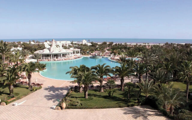 Royal Garden Palace (Families and Couples)