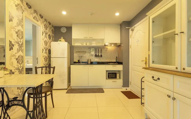Everything U Need Walking Distance c108