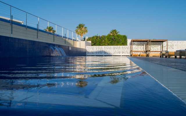 Theo Sunset Bay Hotel
