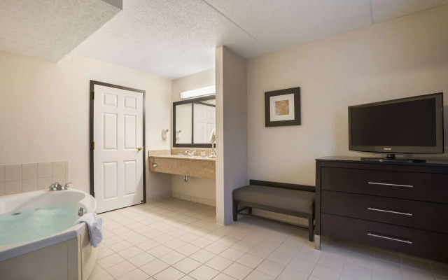 Wingate by Wyndham - Sylvania/Toledo