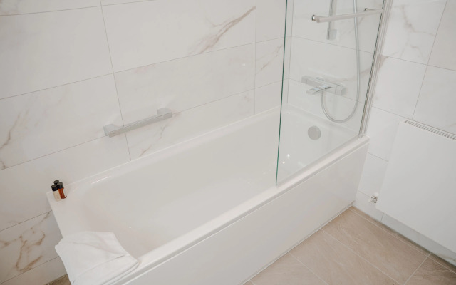 Shoreline Apartments