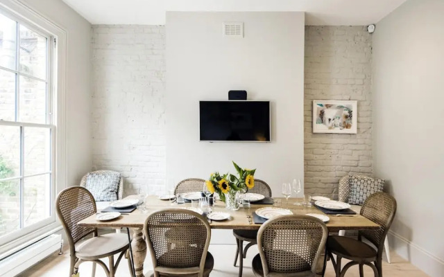 Chic Wandsworth Home With Patio