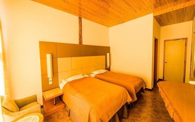 Yunhu Villa – Guest Rooms – Lijiang