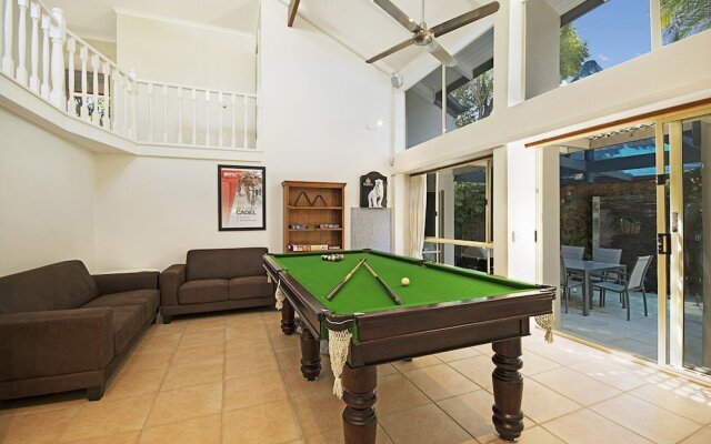 Tropical 5 bedroom family getaway in Noosa Heads