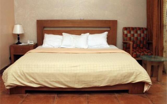 La Maison Hotel And Suites