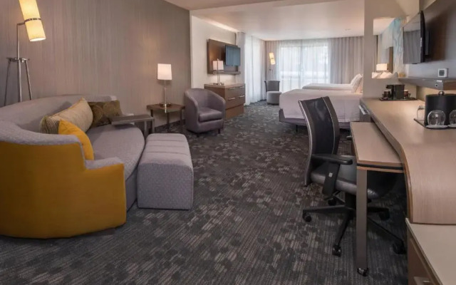 Courtyard Hershey Chocolate Avenue