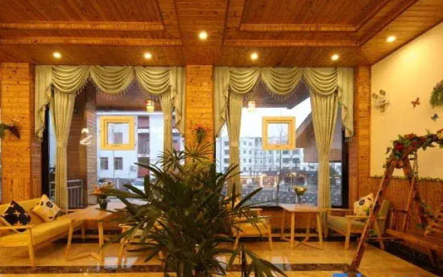 Wulong County Banshan Yunjv Hotel (Xiannü Mountain Tourist Center)