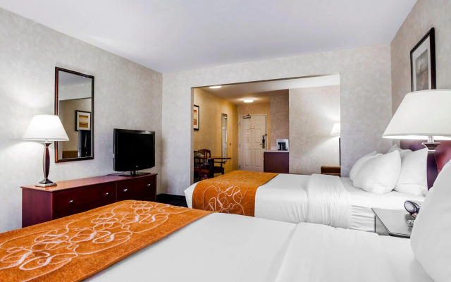 Comfort Suites Independence - Kansas City