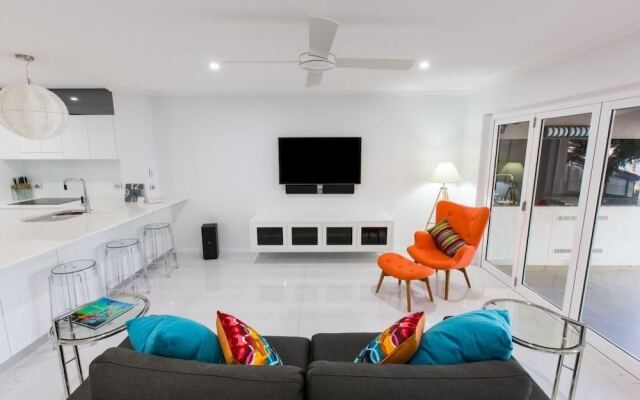 603 On The Beach - Luxury Apartment