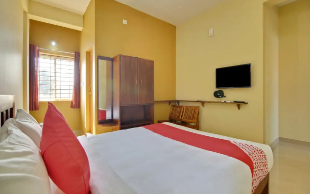 OYO 26718 The Mayura Residency