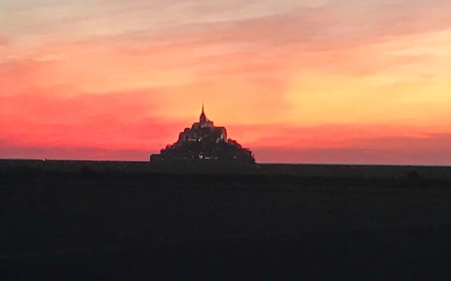 Au Caprice Du Mont