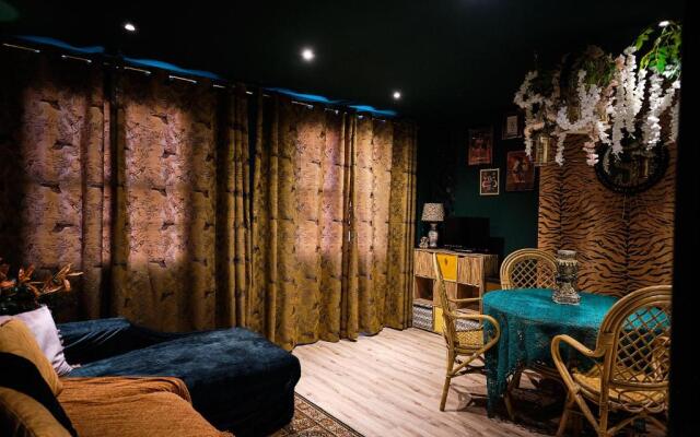 The Emerald Suite by Margate Suites