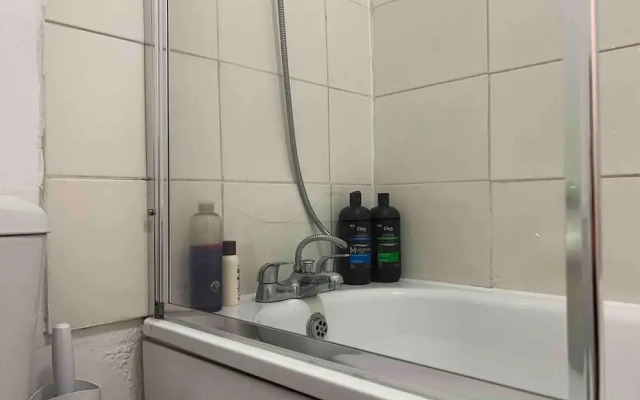 Private Rooms for 7 People With Bathroom