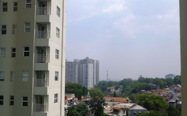 Homey And Modern Designed 2Br Apartment Parahyangan Residence