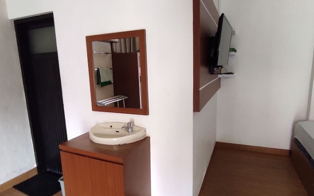 OYO 93051 Wisma Syariah Buloe Near Lapangan Abubakar Lambogo Batili Enrekang – Guest Rooms – Enrekang