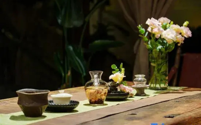 Jianshui Yanqitang Private Courtyard Inn (Jianshui Ancient City Small Train Store)