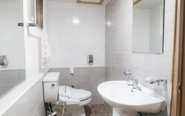 Tongyeong Se-an Residence Pension