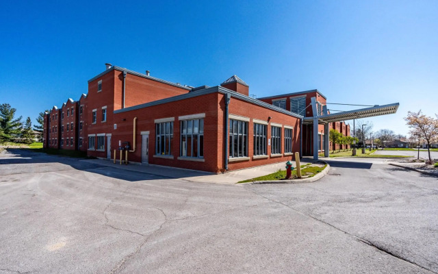 Residence & Conference Centre - Welland