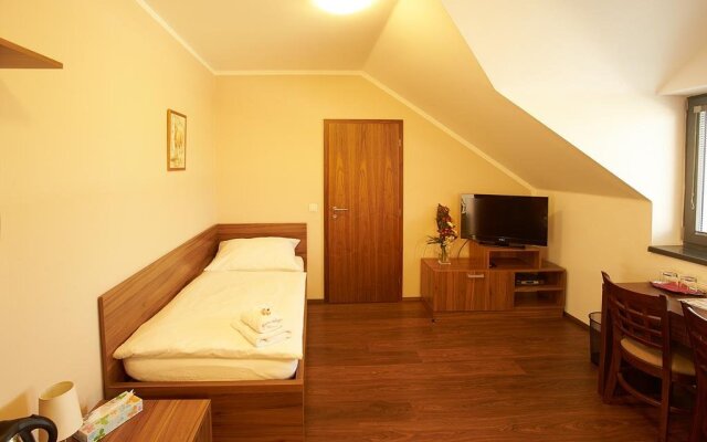 Hotel Horse Riding - Jezdecký Areál Tršice