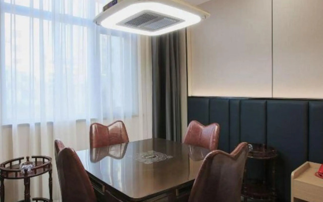 Huangshi Hotel 168