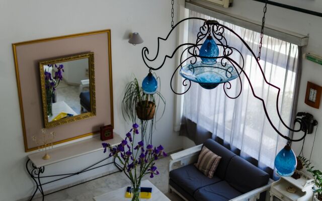 Happiness Apartments