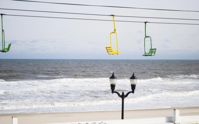 Boardwalk Hotel Charlee & Beach House Rentals