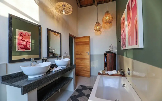 Tomo Safari Lodge