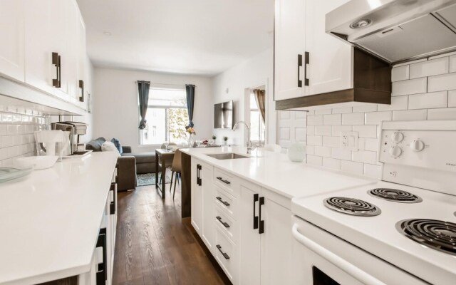 M11 Upscale 1BR Sofabed in Heart Plateau Mile-end