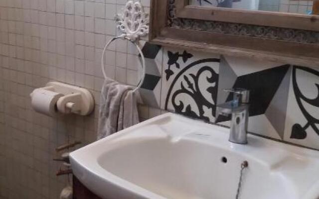 Comfy home-tropical garden & 5 min walk to beach