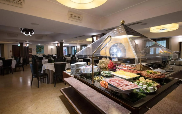 Artemis Hotel