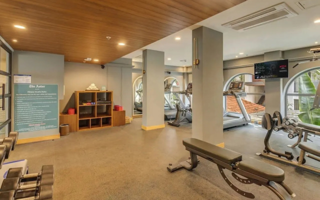 Hidden Gem Luxe Suite w Pool View - 1km to Beach