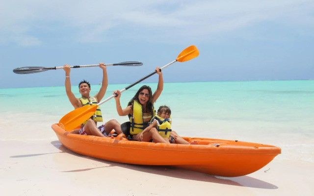 Los Corales Beach Village