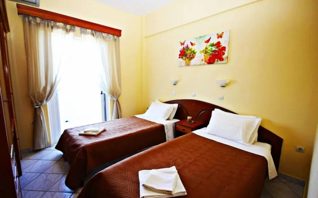 Agios Georgios - 2 Beds - Sleeps 5 - Free Parking