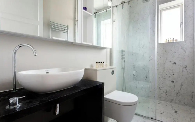 Cresswell Gardens IV by Onefinestay