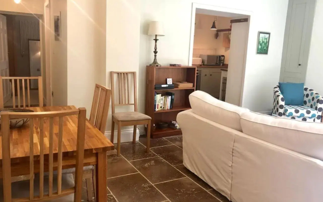 Garrard's Retreat - 1 Bedroom with marble floors & patio