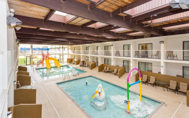 Ramada Hotel & Conference Center by Wyndham Plymouth