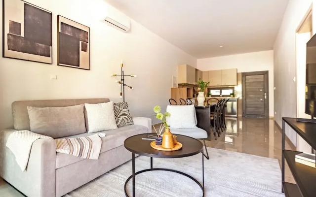 Sanders River Plaza Limassol Apartment