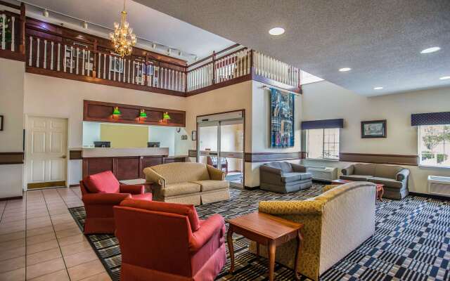 Quality Inn & Suites Dixon near I-88