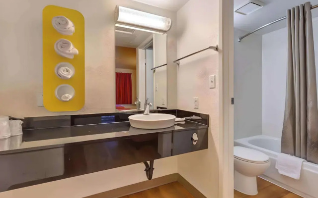 Motel 6 – Santa Rosa, CA - South