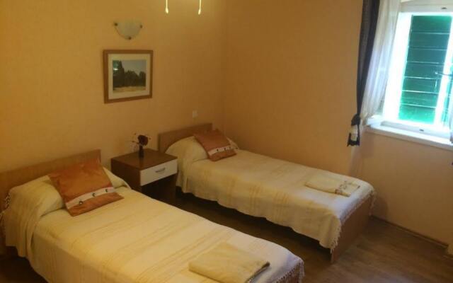 Holiday Home Kamena Lodge