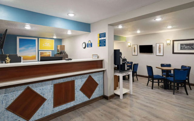 Days Inn & Suites by Wyndham Kokomo