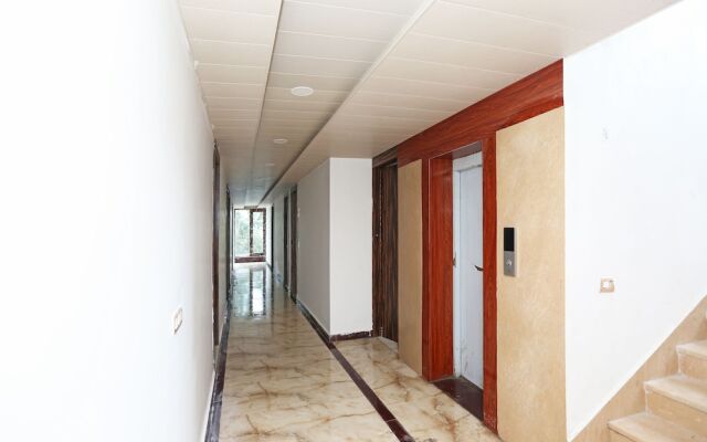 OYO 15566 Hotel Rosewood Inn