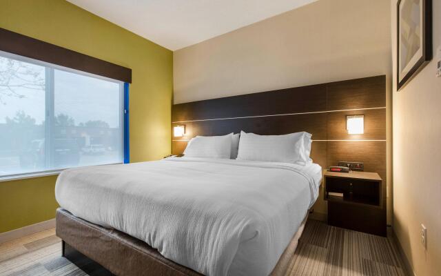 Holiday Inn Express & Suites Chicago West - St Charles