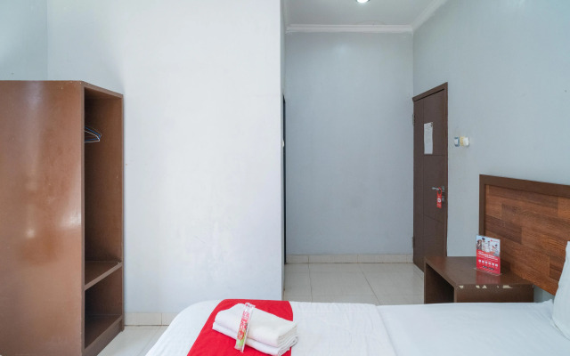 RedDoorz Syariah Near Tugu Dodol Kandangan