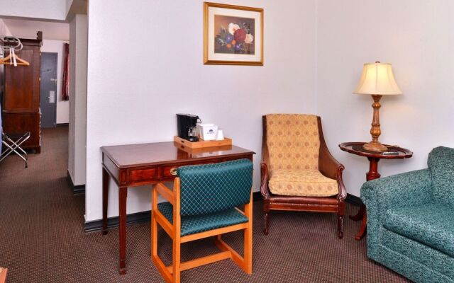 Castle Inn & Suites By OYO Chickasha