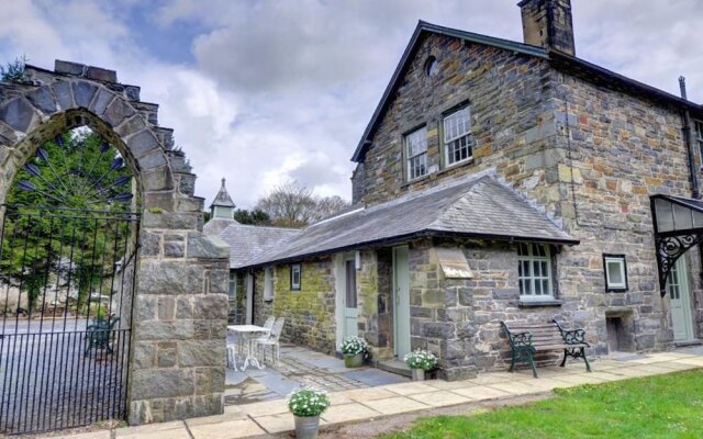 Luxurious Mansion in The Bothy With Private Terrace
