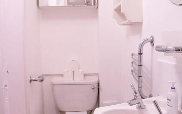 2 Bedroom Property Near Old Town